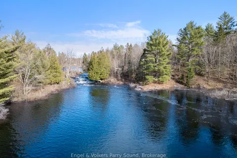 699 Bunny Trail, ON P2A 2W8