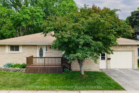 106 Oxford Street, ON N7A 1E4