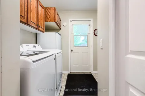 106 Oxford Street, ON N7A 1E4
