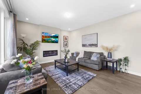724 Vennecy Terrace, ON K1W 0N3