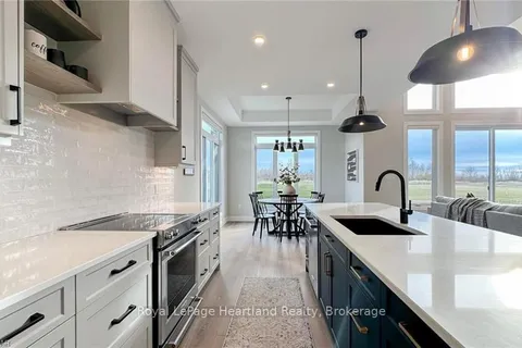 171 KINGFISHER Lane, ON N7A 0C8