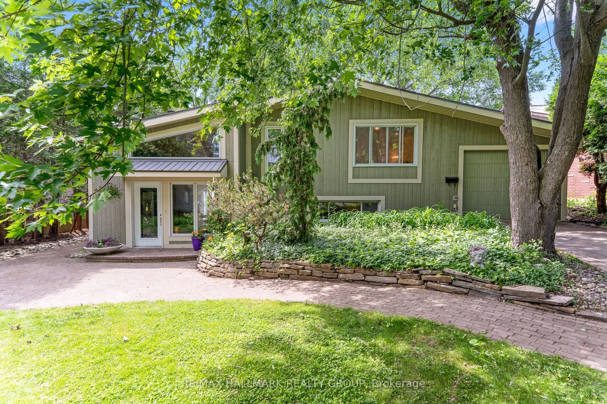 17 HASTINGS Street, ON K2H 8C2