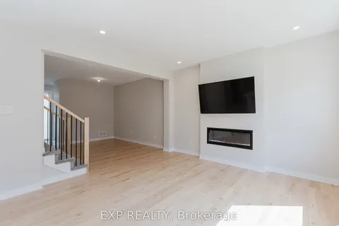 438 EPOCH Street, ON K2J 6X7