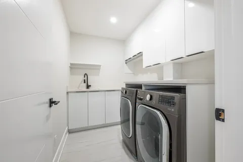 185A 185B CARLETON Avenue, ON K1Y 0J5