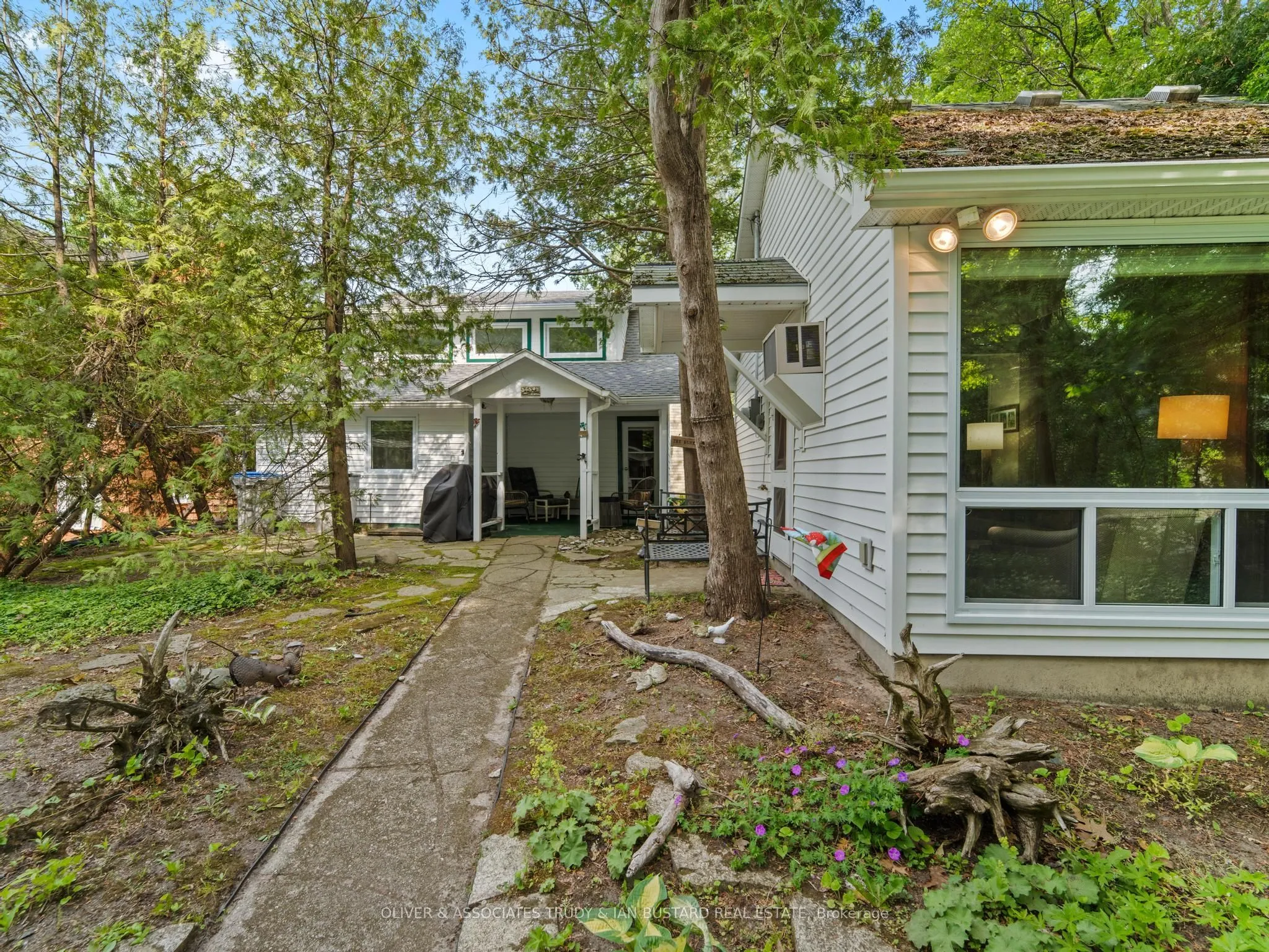 33 Lakeshore Drive, South Huron, ON N0M 1T0