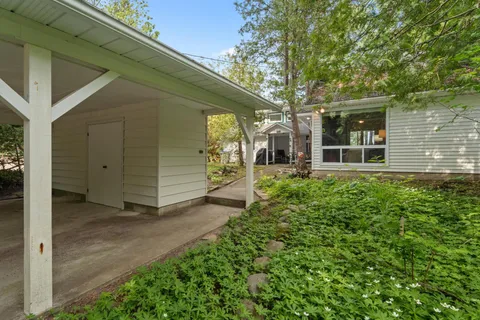 33 Lakeshore Drive, South Huron, ON N0M 1T0