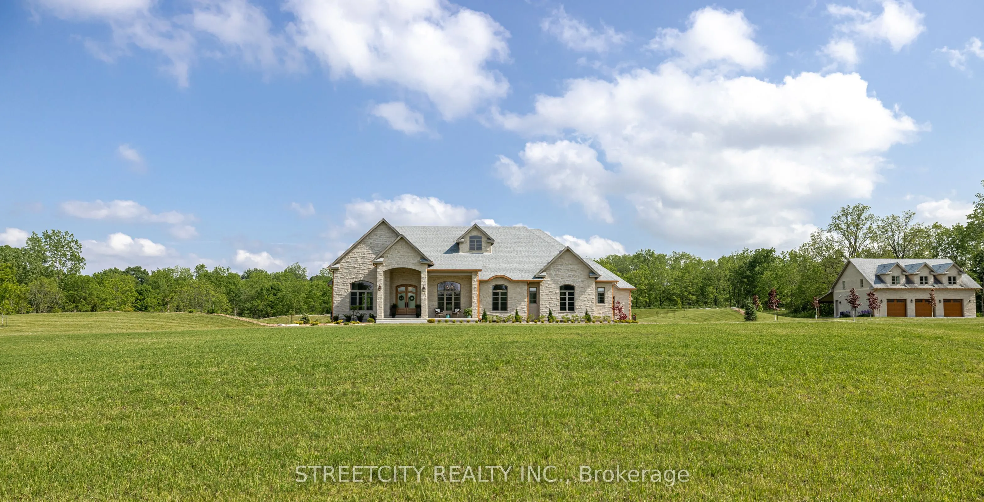 20724 Denfield Road, ON N6H 5L2