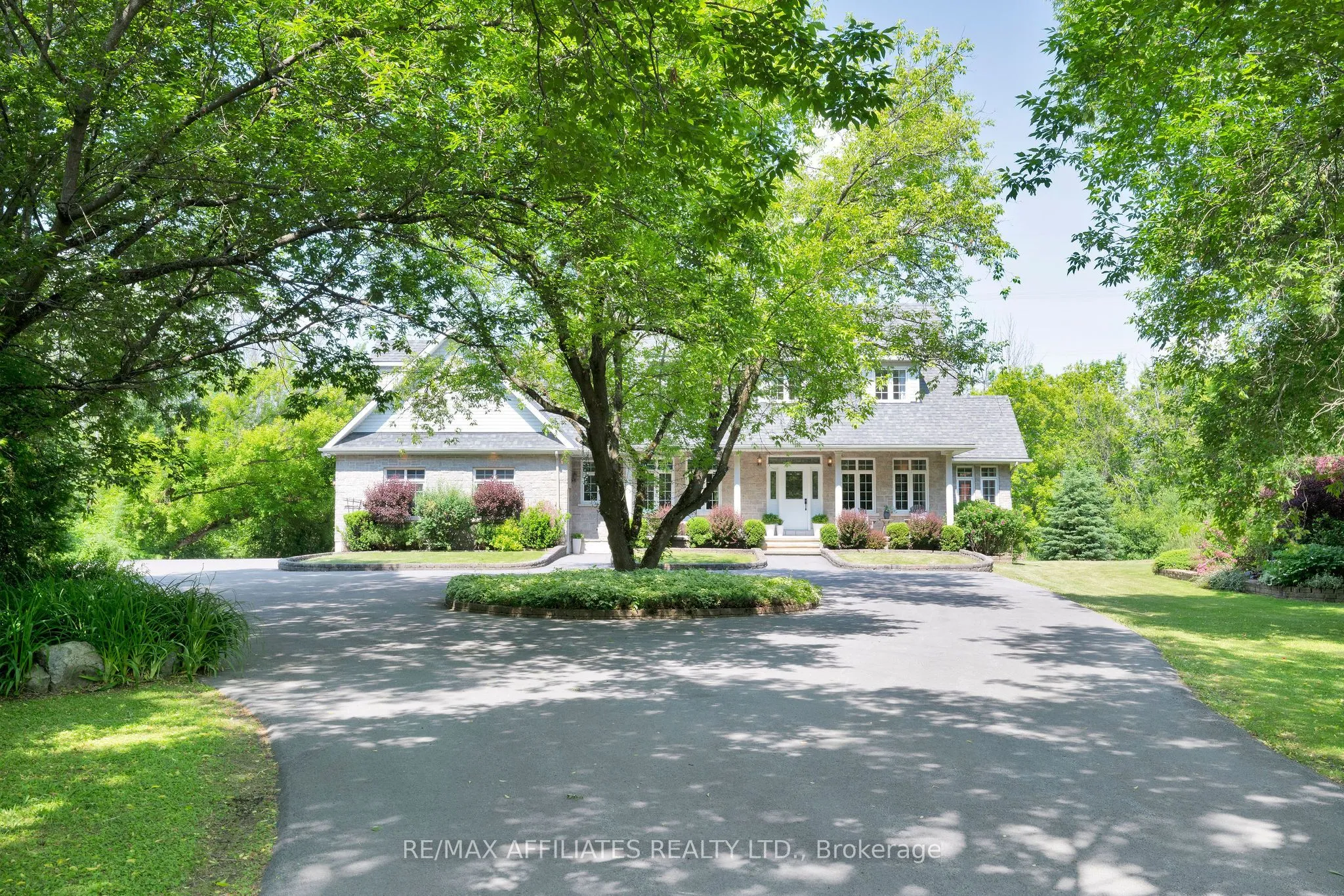 3 Kimini Drive, ON K2S 1S6