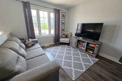 124 Mary Street, ON K9V 0B8