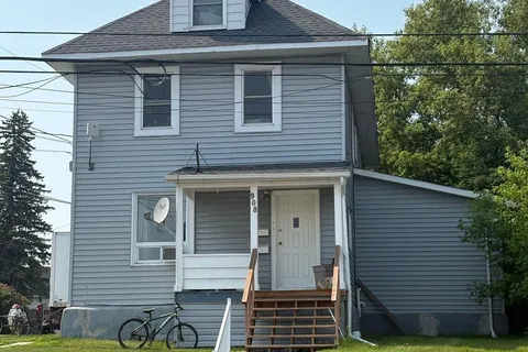 106 Fourth Avenue, North Bay, ON P1B 3M8