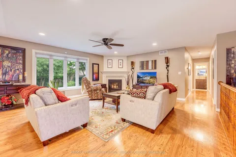 1058 Finch Drive, Sarnia, ON N7S 6A8