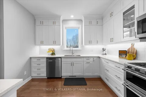 202 Pioneer Road, Russell, ON K4R 0E1