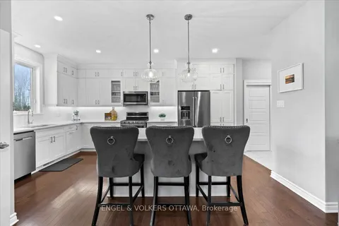 202 Pioneer Road, Russell, ON K4R 0E1