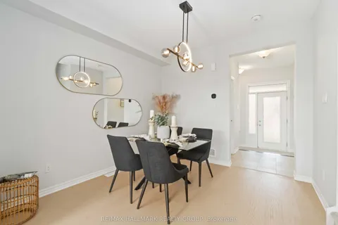 402 Edgevalley Court, ON K2S 2R3