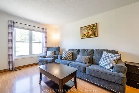 34 Burnham Boulevard, ON L1A 4H5