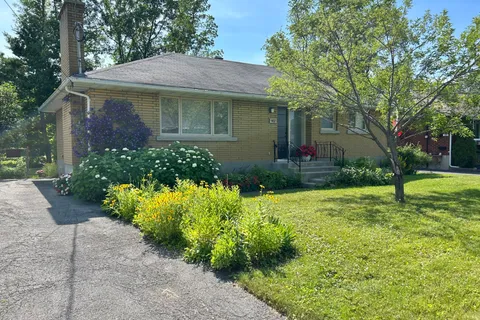 902 Pescod Avenue, ON K6J 2J7