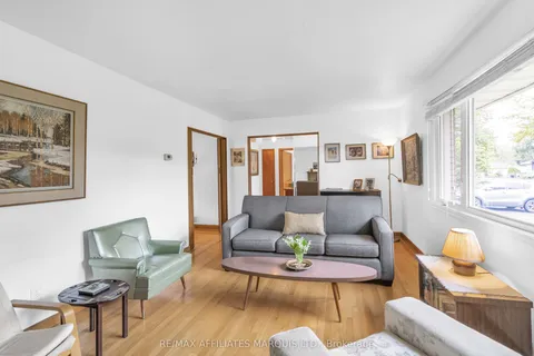 902 Pescod Avenue, ON K6J 2J7