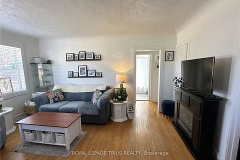 78 Queensway Drive, ON N3Y 4M6