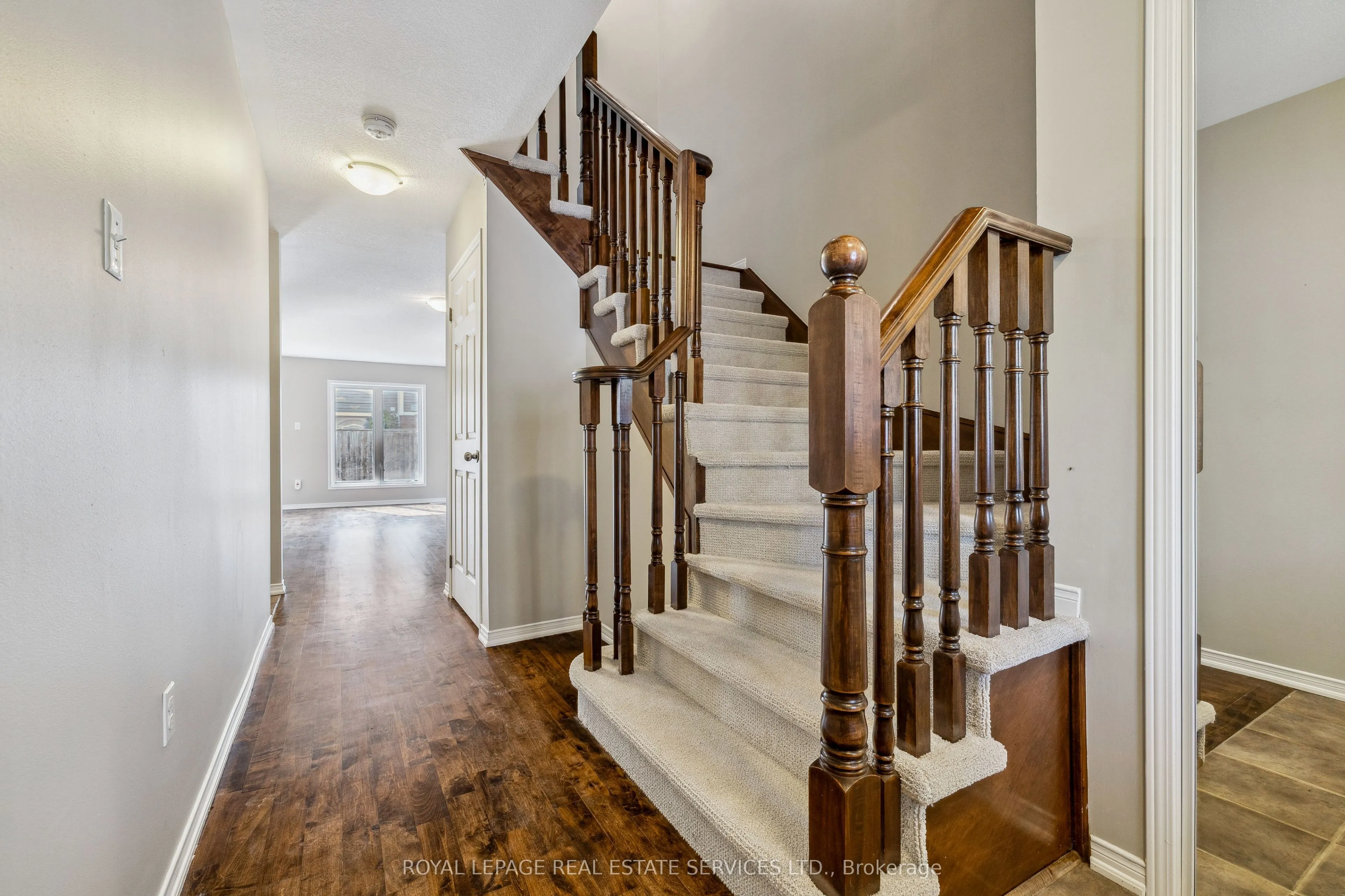 8 Bradley Avenue, ON L0R 1C0