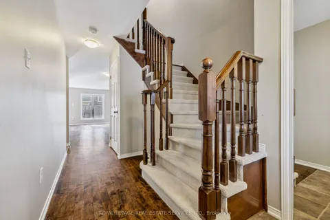 8 Bradley Avenue, ON L0R 1C0