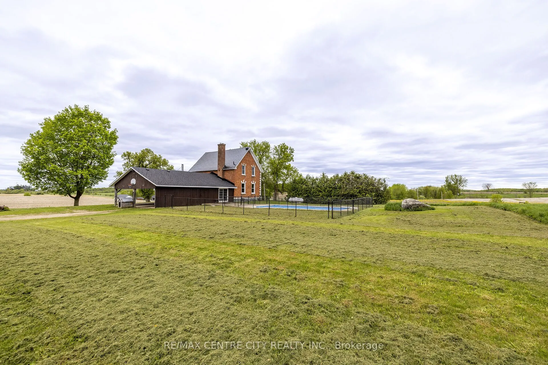 730 Garden of Eden Road, ON K7V 3Z8