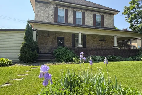 830 Yonge Street, ON N0G 2V0