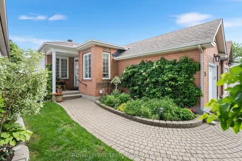 25 Trump Avenue, ON K2C 4A7