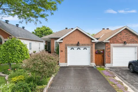 25 Trump Avenue, ON K2C 4A7