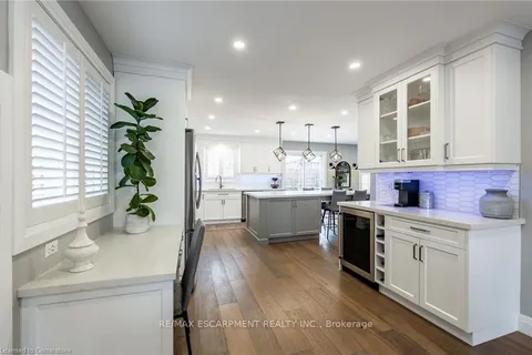 221 Homebrook Drive, ON L9B 2J6