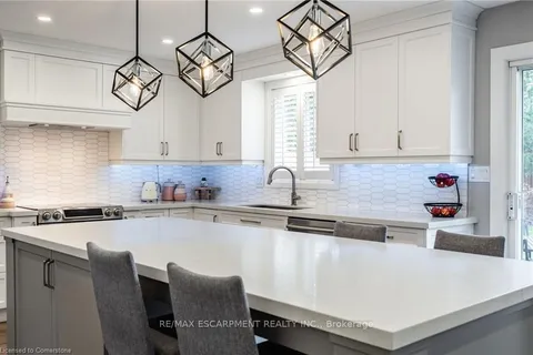 221 Homebrook Drive, ON L9B 2J6