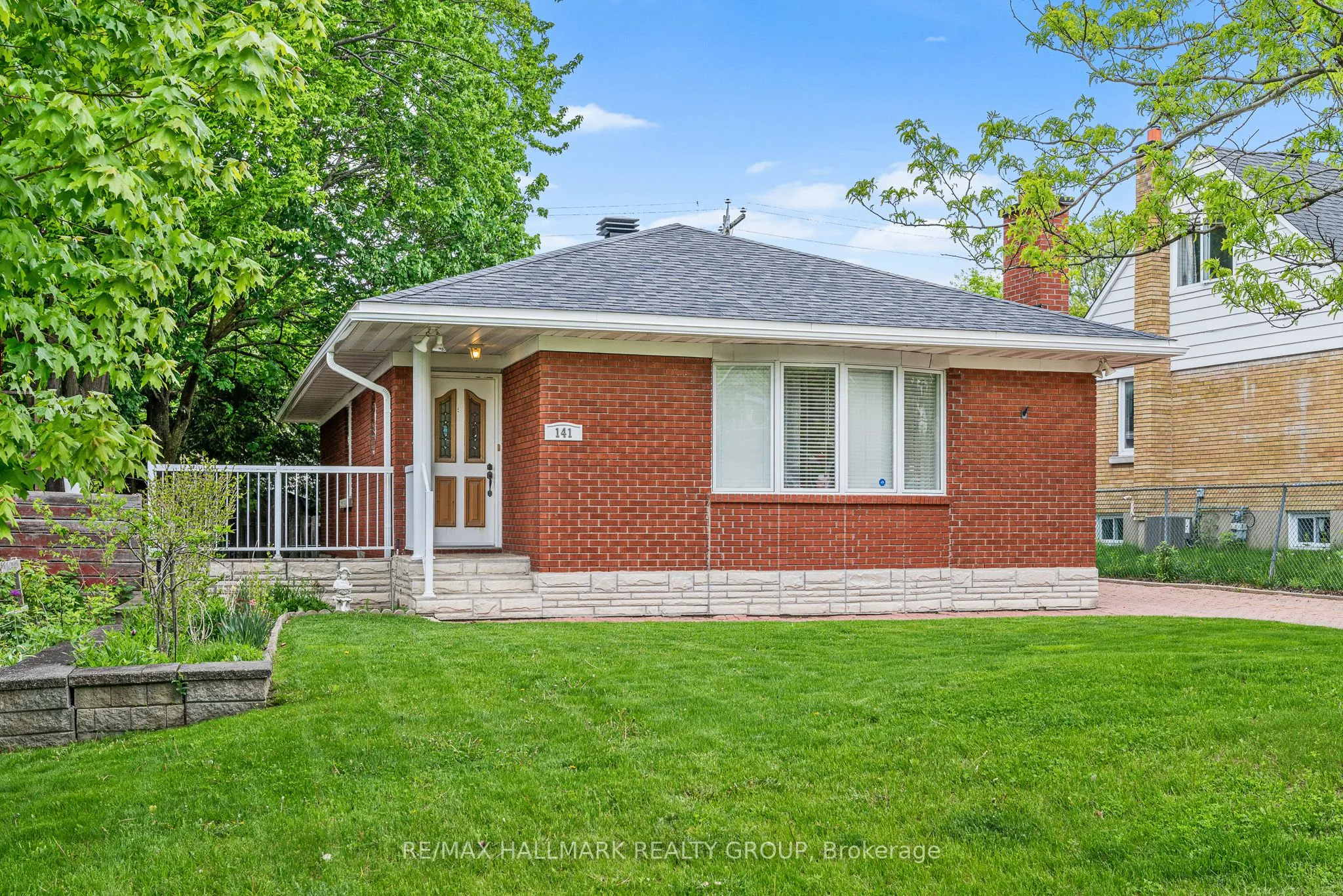 141 DAHLIA Avenue, ON K1H 6G1