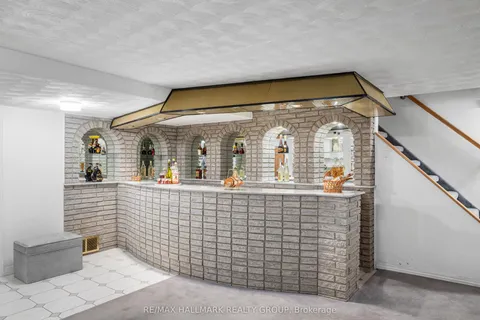 141 DAHLIA Avenue, ON K1H 6G1