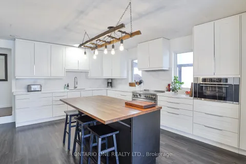 811 BAY Street, ON P1P 1G7