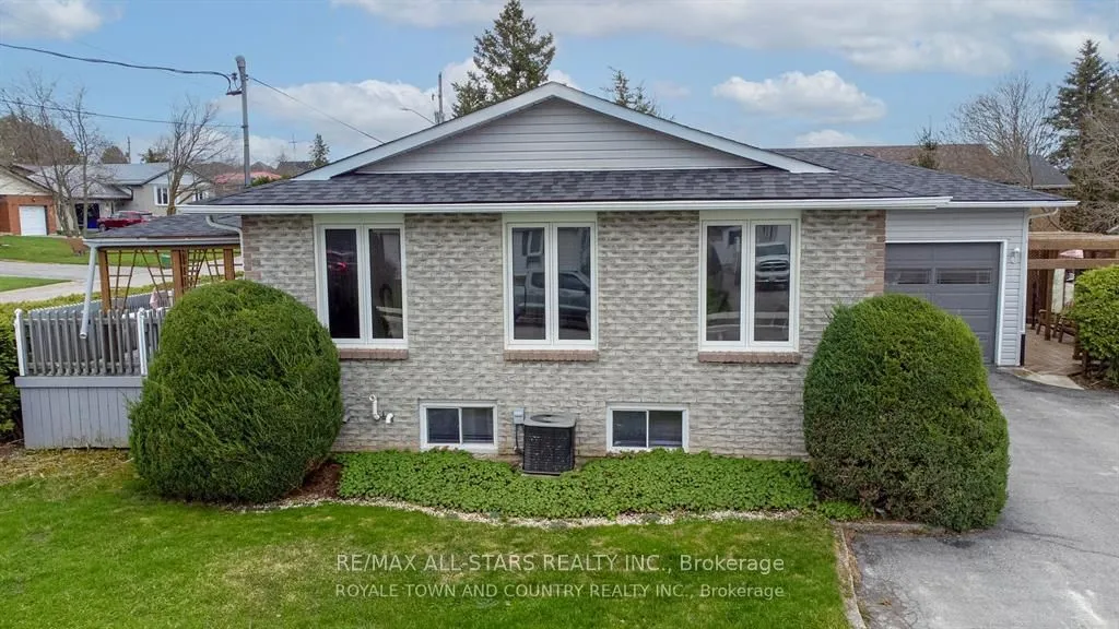 27 Hillside Drive, ON K9V 1A3