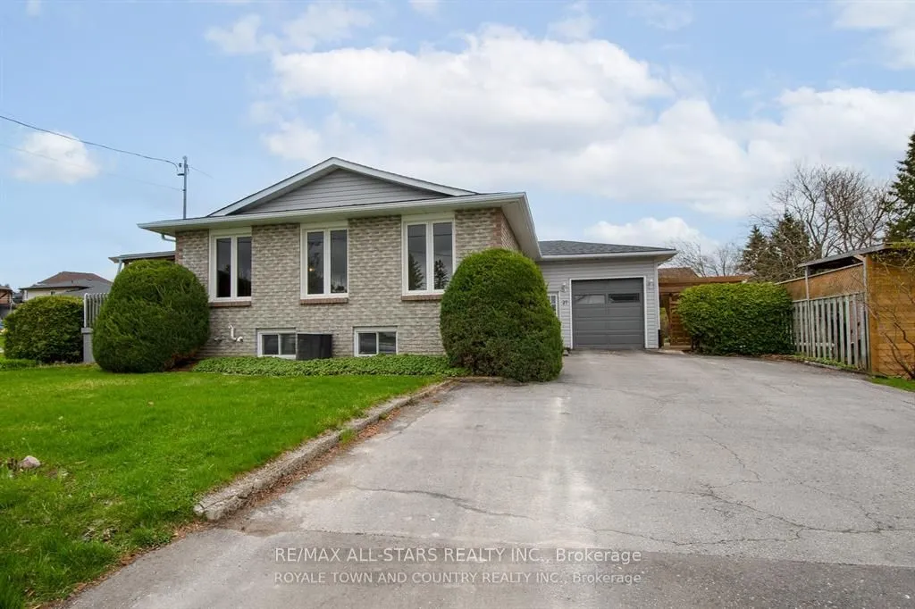 27 Hillside Drive, ON K9V 1A3