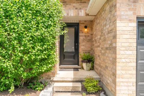 32 Waxwing Crescent, ON N1C 1E1