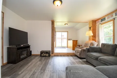 132 King Street, ON K0M 2T0