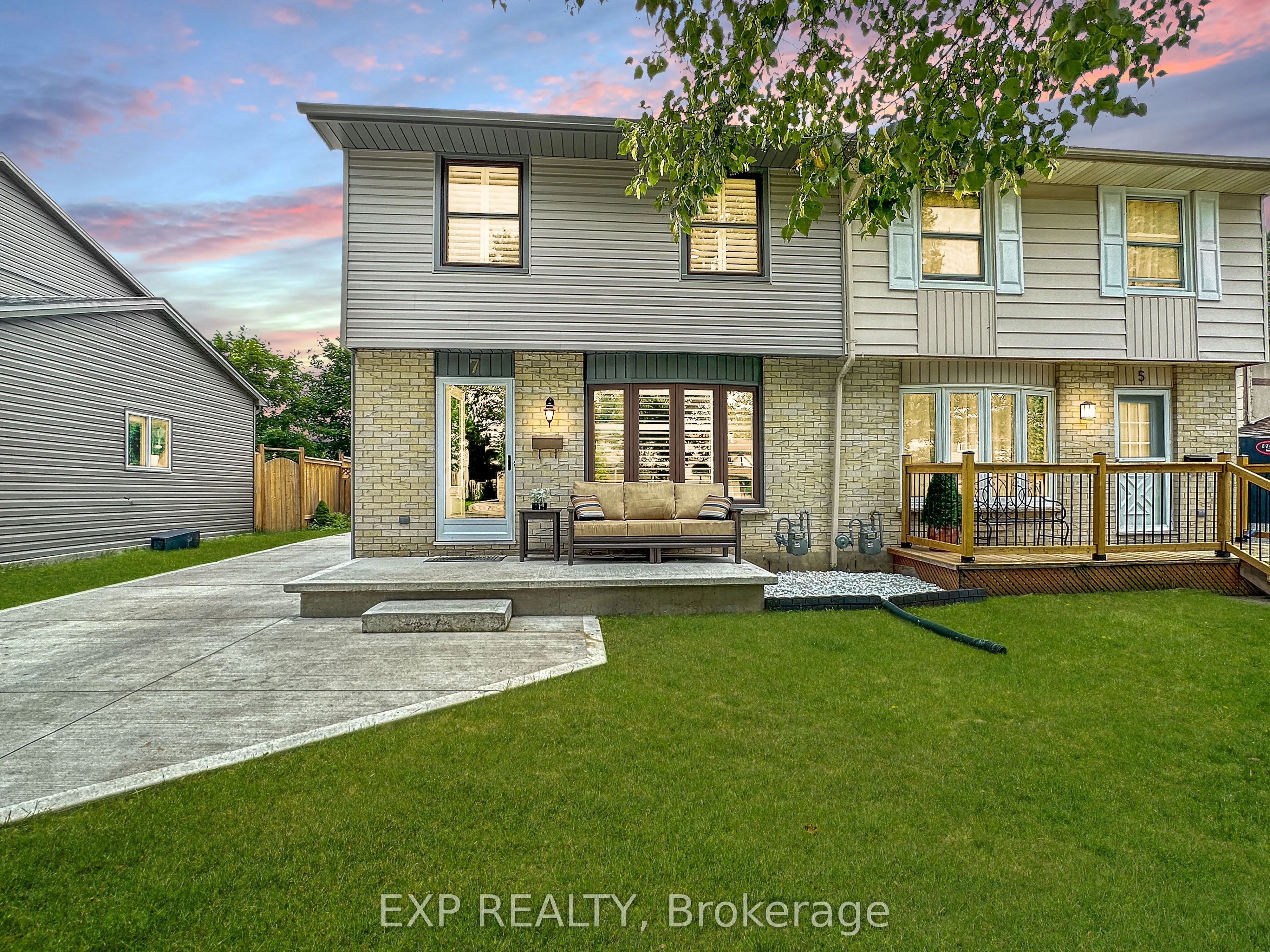 7 Acton Crescent, ON N6E 1W6