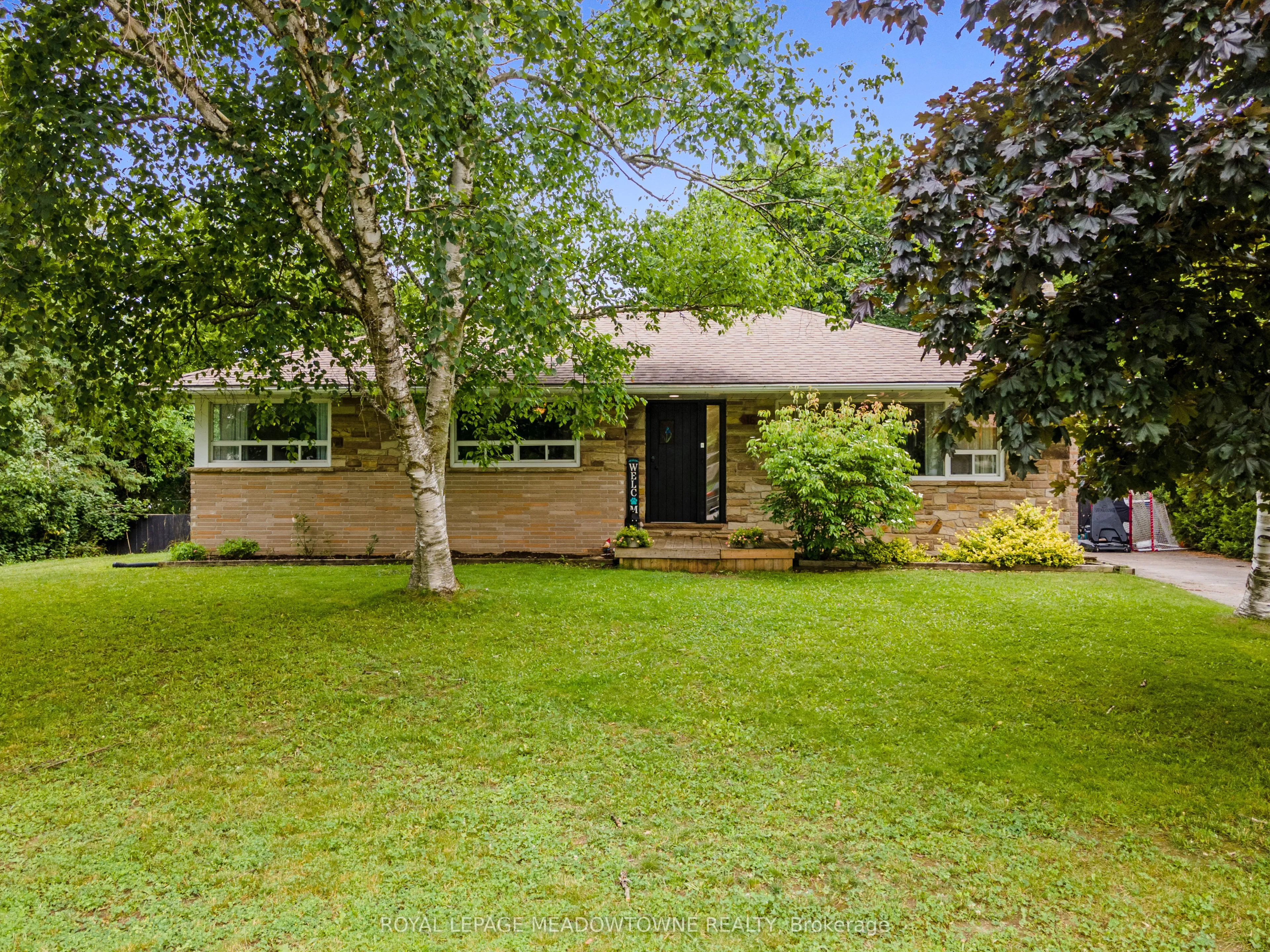 16 Carberry Street, ON N0B 1T0