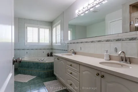 98 STONEHENGE Drive, ON L9K 1M1