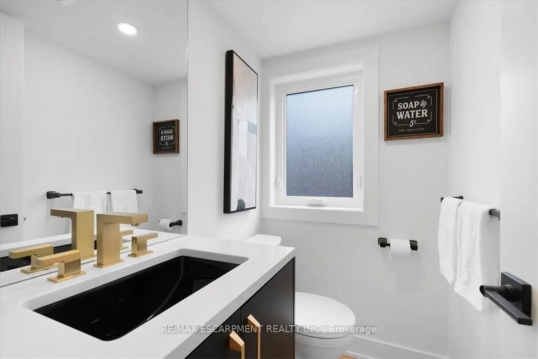 94 West 32nd Street, ON L9C 5G9