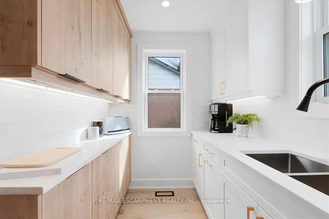 94 West 32nd Street, ON L9C 5G9