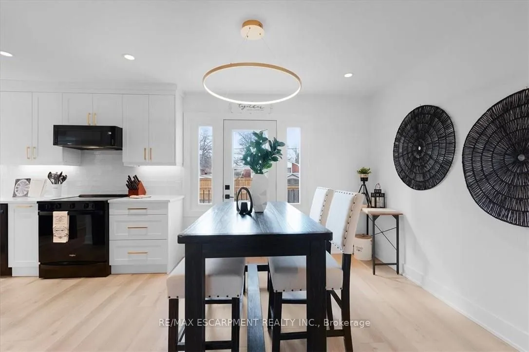 94 West 32nd Street, ON L9C 5G9