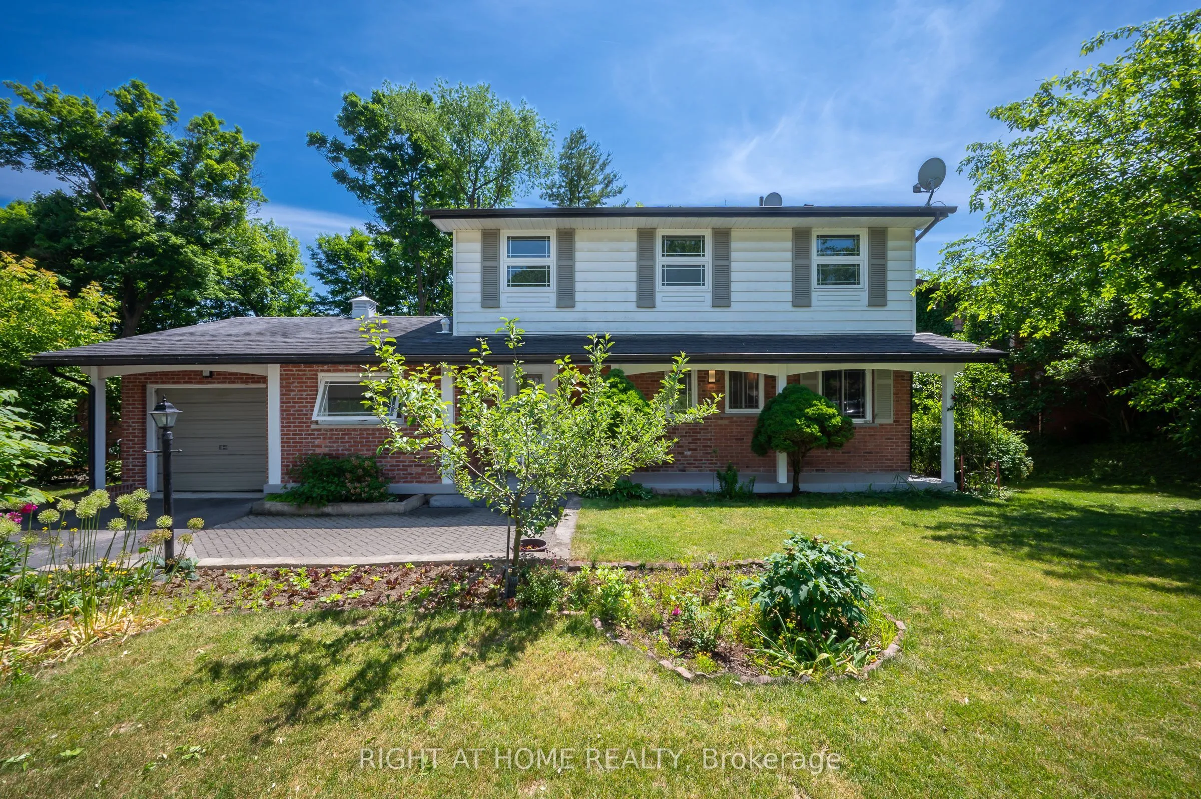 85 Robinhood Drive, ON L9H 4G2