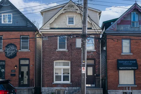 240 Wellington Street, ON K7K 2Y8
