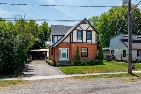 52 Charles Street, ON L3K 3R4