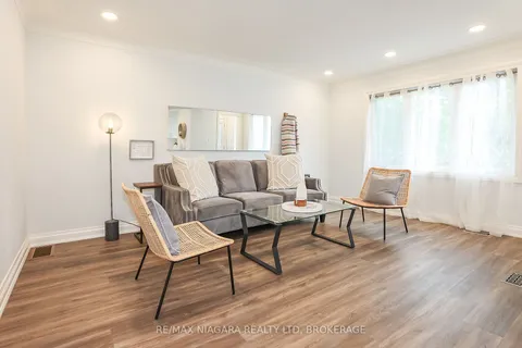 261 Vine Street, ON L2M 4T2