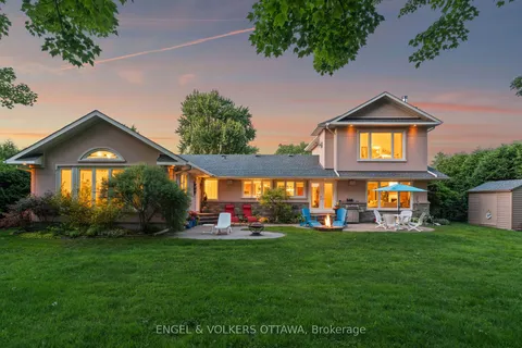 24 Doris Avenue, ON K1T 3W8