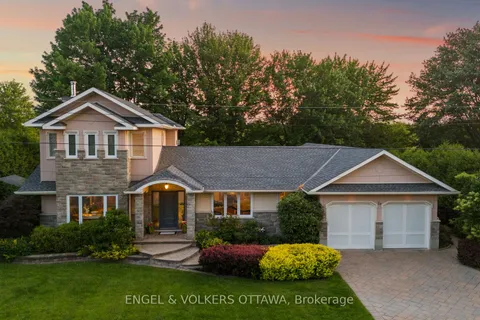 24 Doris Avenue, ON K1T 3W8