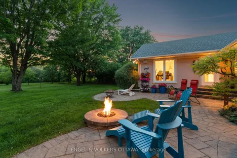 24 Doris Avenue, ON K1T 3W8